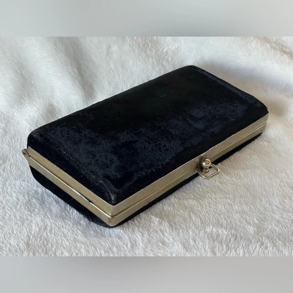 Amazing vintage Velvet 1950s clutch purse wallet black with gold metal